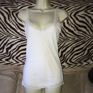 White ribbed V neck tank with lace detail Large 💕